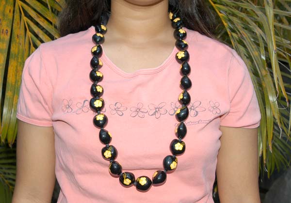 Kukui Nut Leis<br>#11 Black /yellow flower