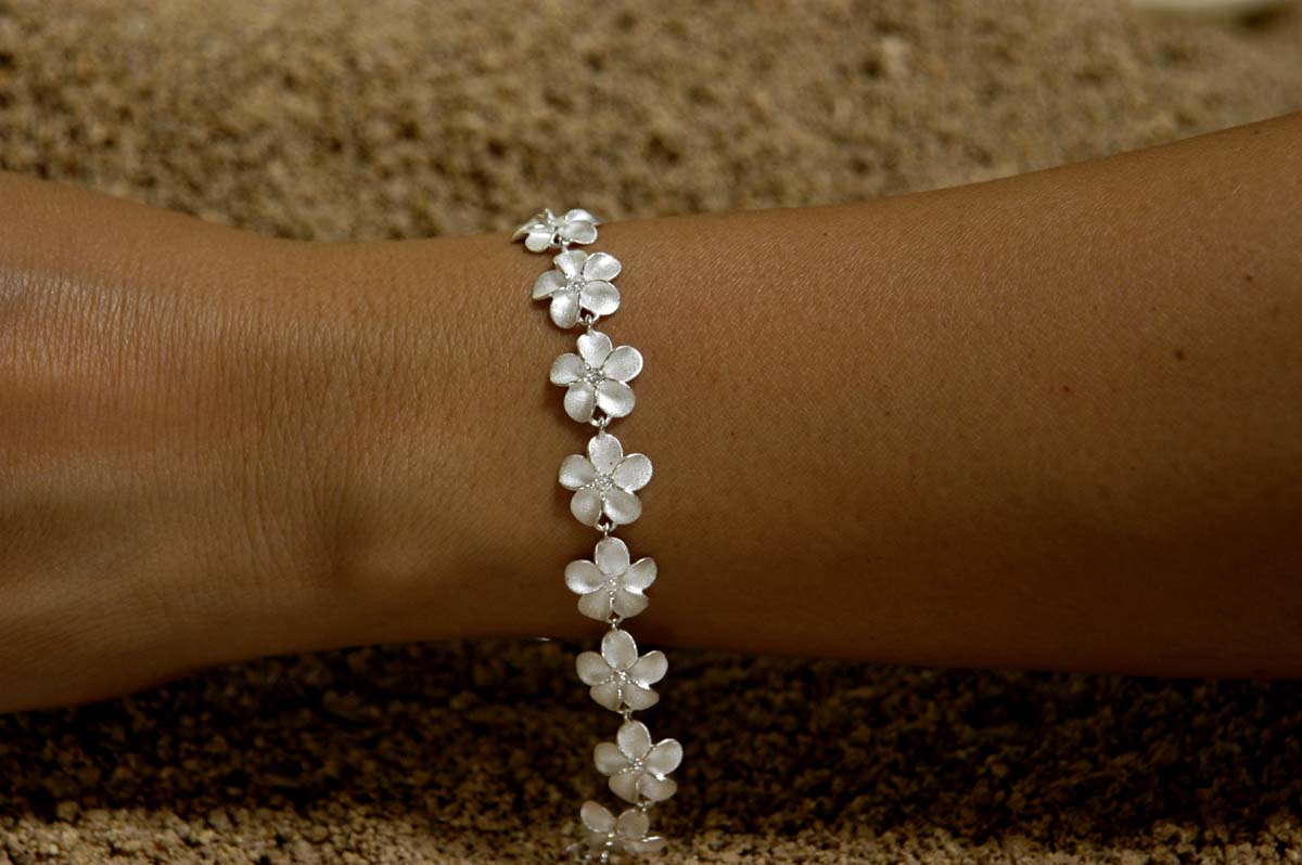 #8 Plumeria Bracelet 10mm