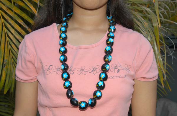 Kukui Nut Leis<br>#9 Black/ blue flower