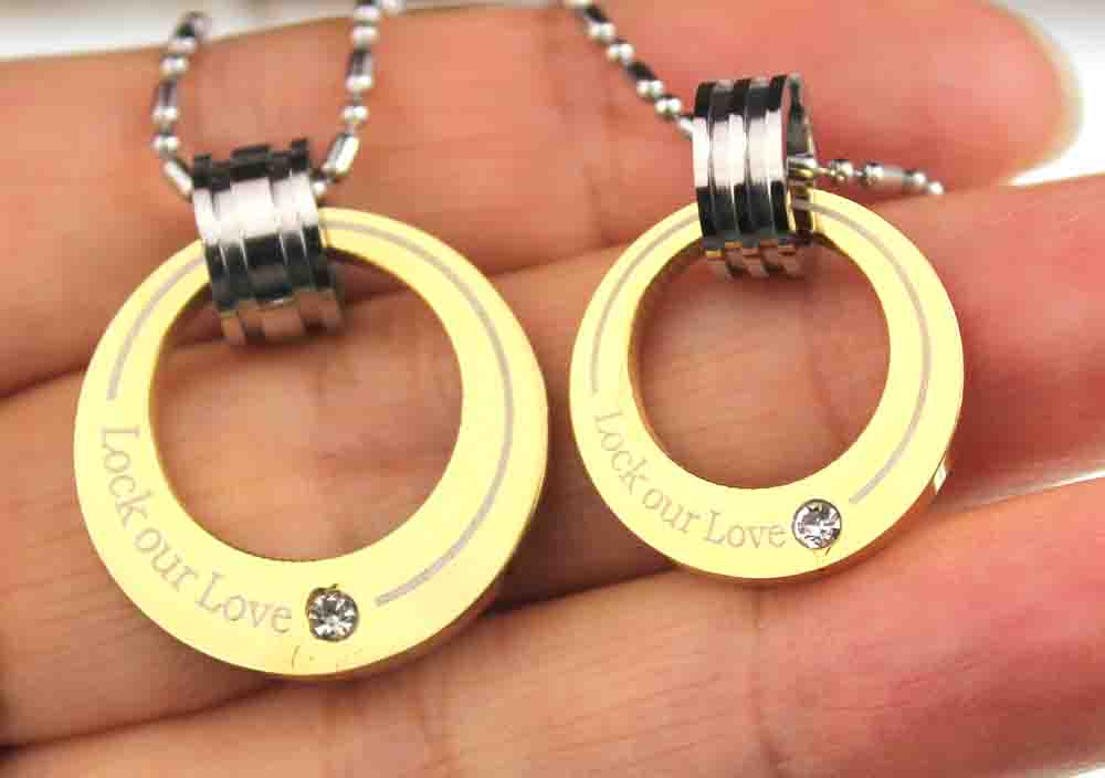 Lovers /couple pendant set <br>Gold tone rings