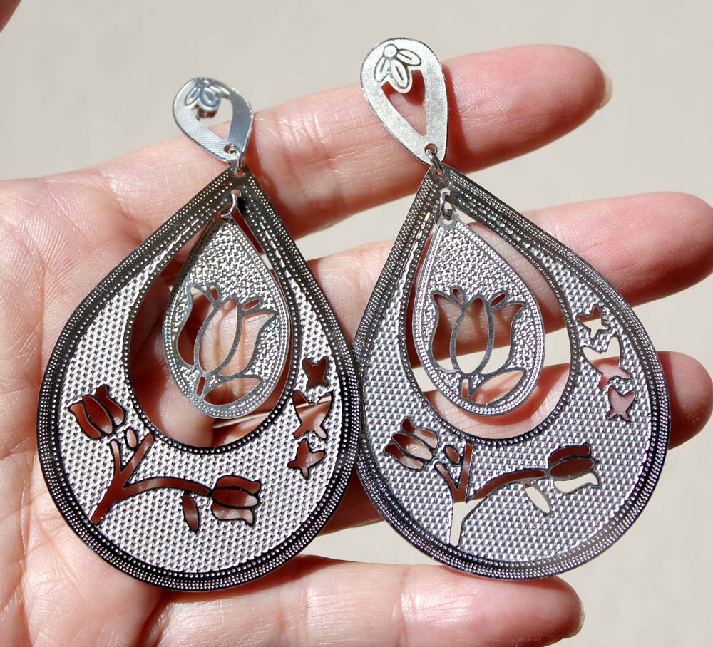 Big Stud Hoop Tulip Earring