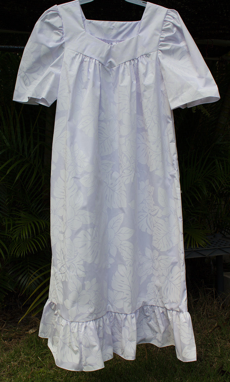 Hawaiian muumuu<br>White lavender flower
