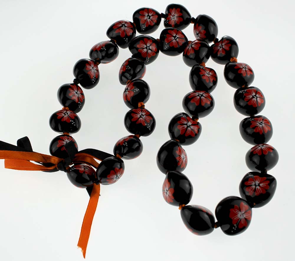 Kukui nut lei <br>Black /red flower