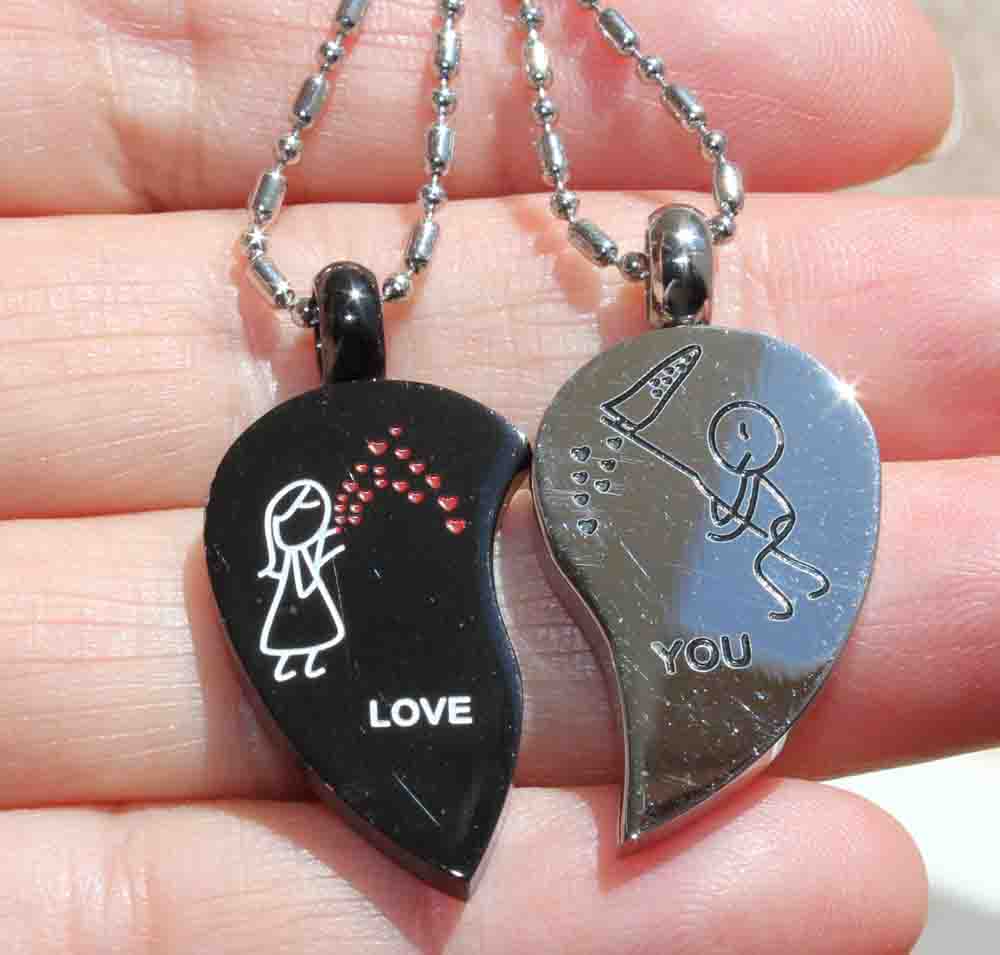 Lovers /couple pendant set <br>Split heart