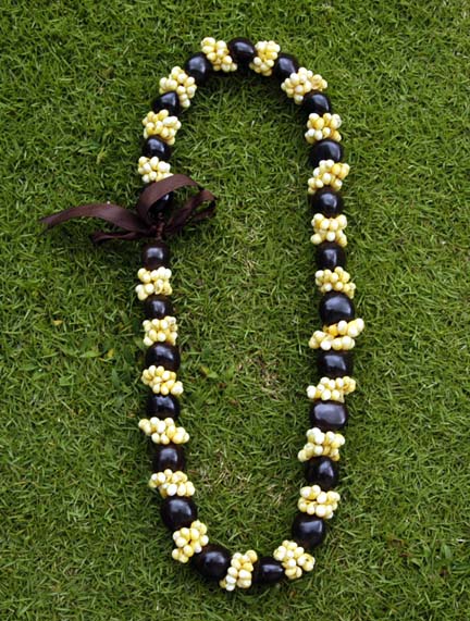 Kukui Nut Leis<br>#6 Deep brown/w yellow shell