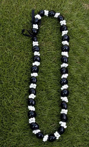 Kukui Nut Leis<br>#7  Black/w white shell