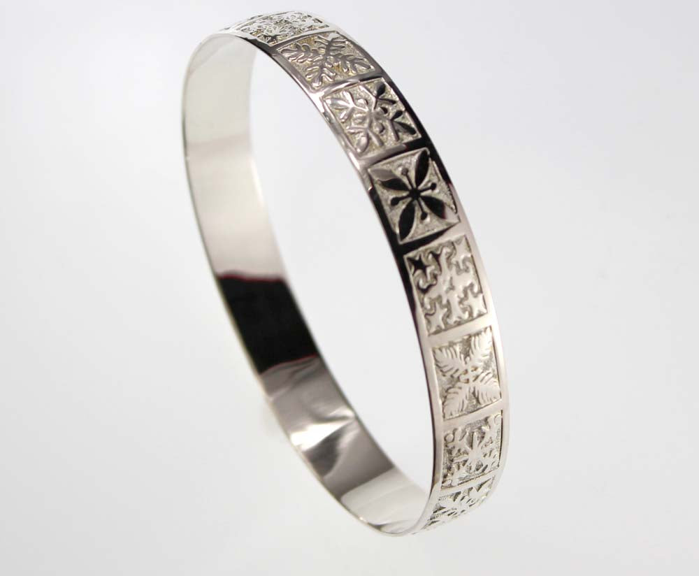 Silver quilt bangle